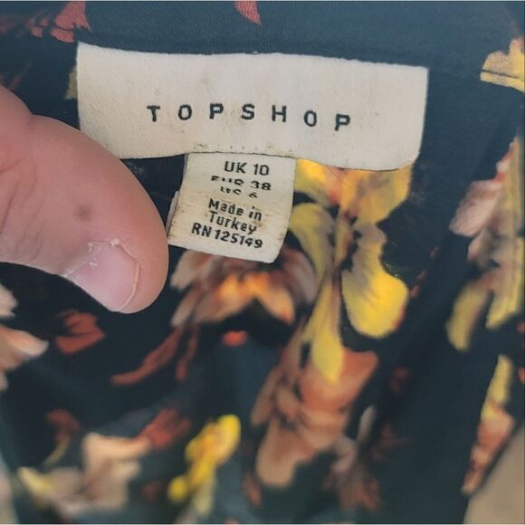 TOPSHOP Crepe Floral Button Down Blouse - Picture 7 of 9